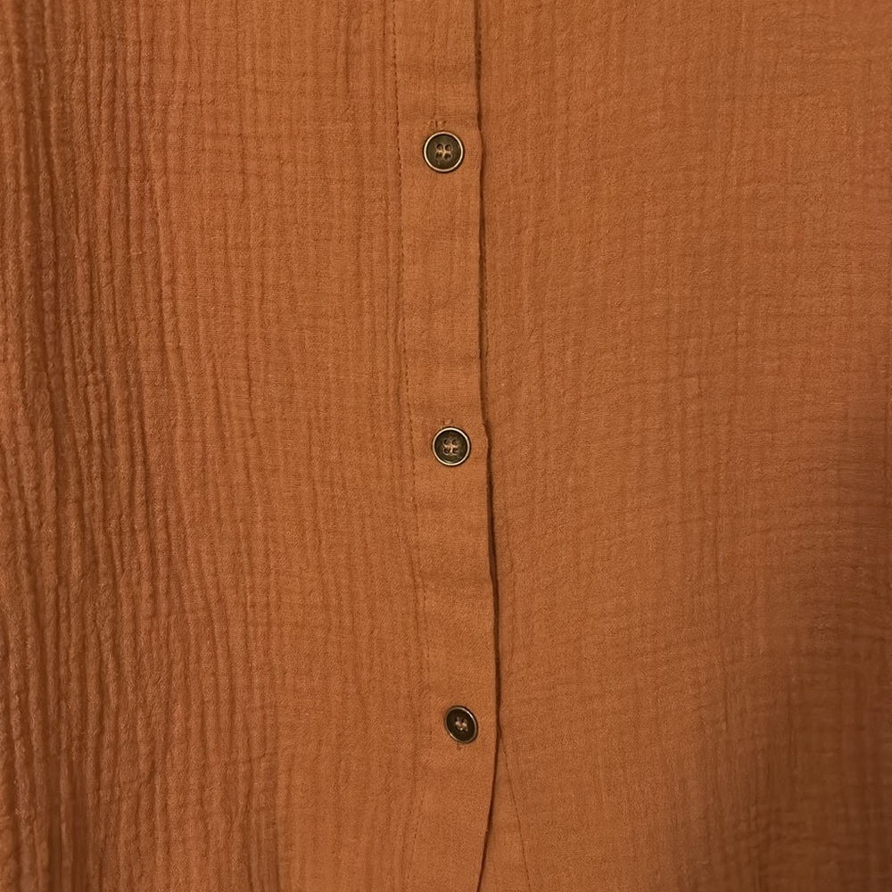 NWT Hem & Thread button up - Picture 3 of 6